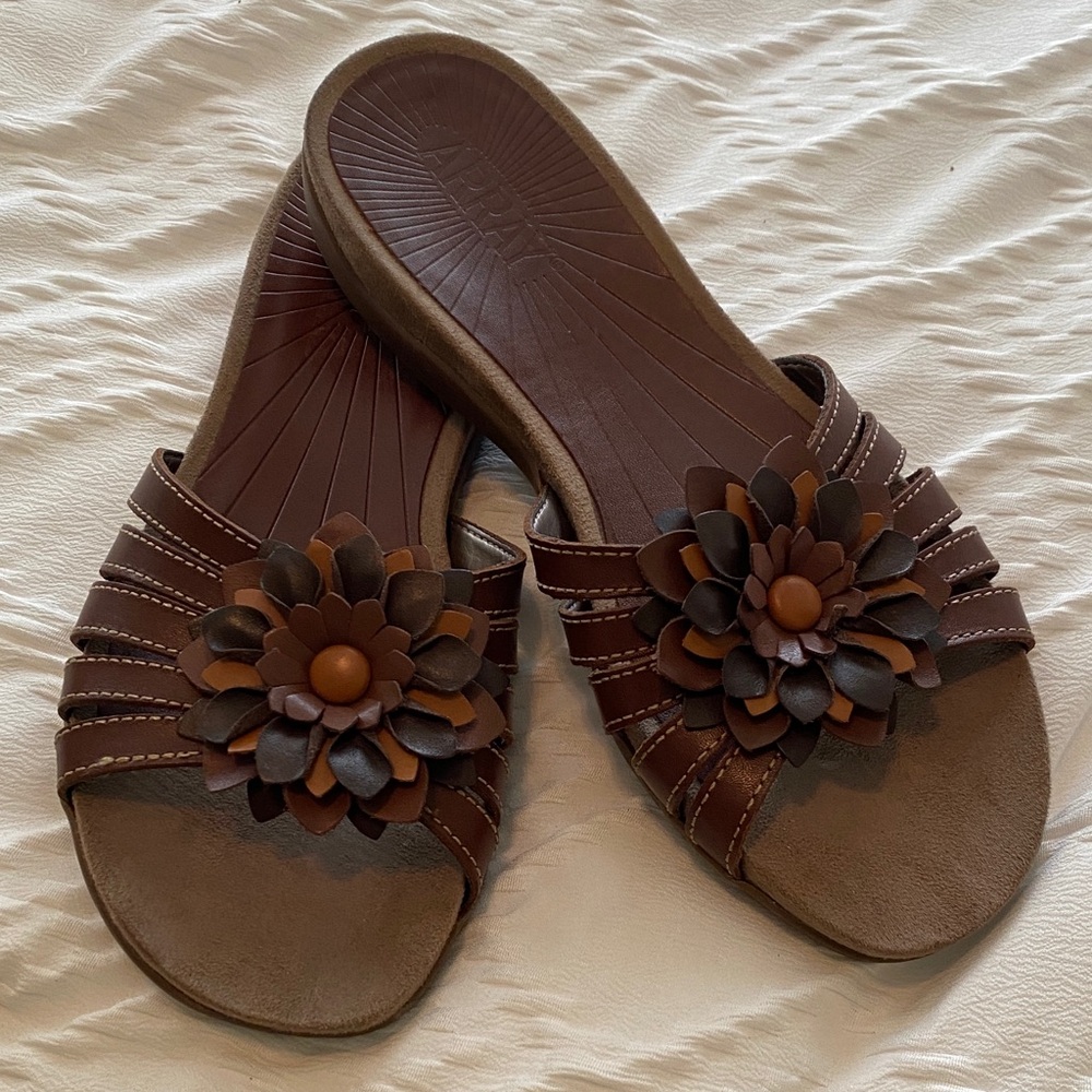 Array Brown Floral Layered Slide Sandals - Picture 3 of 4